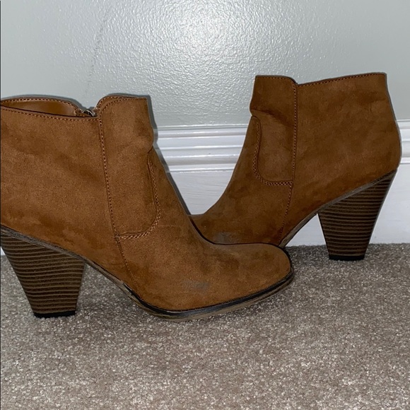 MIA chestnut suede booties with side frill - Picture 3 of 5
